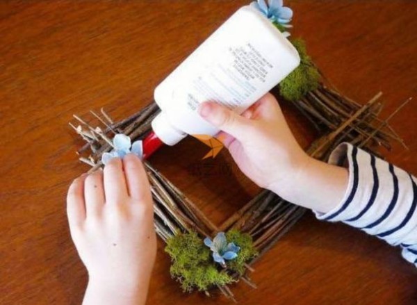 Tutorial on how to make an elegant pastoral style decorative frame made from waste branches.