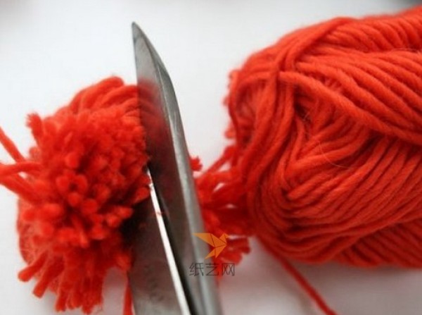 DIY tutorial for making woolen fluffy ball flowers