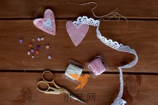 Tutorial on how to make a cute heart-shaped keychain