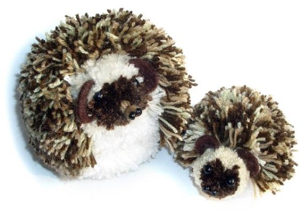 Tutorial on how to make a little hedgehog with a yarn ball