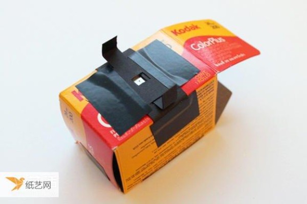 Illustrated tutorial on how to make your own homemade film box and pinhole camera