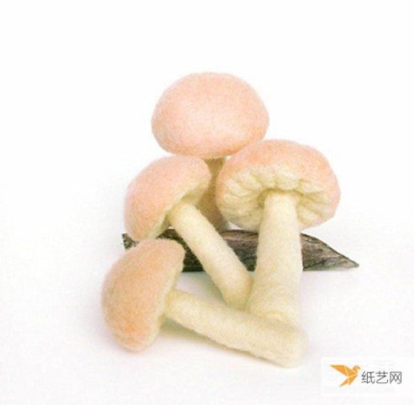 Pictures of beautiful wool felt mushroom works that purify peoples souls