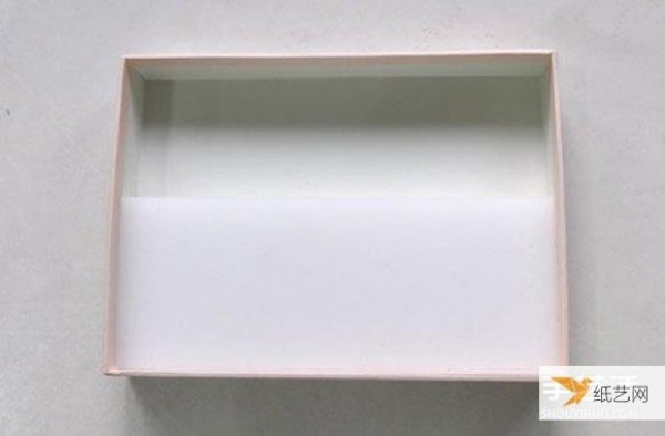 Tutorial on making jewelry storage boxes using discarded shoe box lids and sponge pads