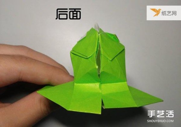 Illustration of the steps of origami of a very cute three-dimensional duck