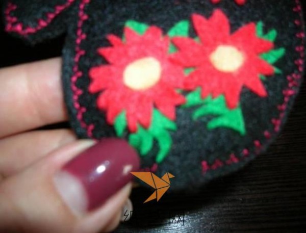 Tutorial on how to make a small glove fabric key chain