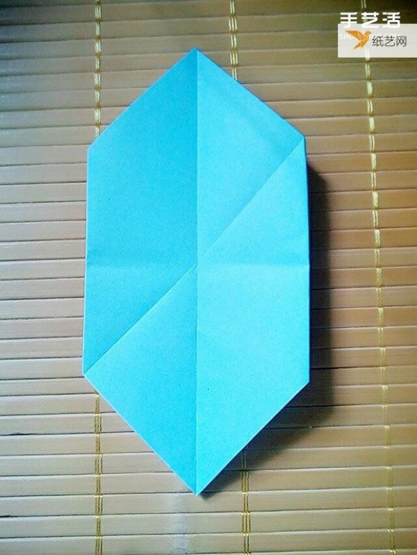 Illustration of the specific folding method of the exquisite-looking octagonal Chinese Valentines Day gift box carton