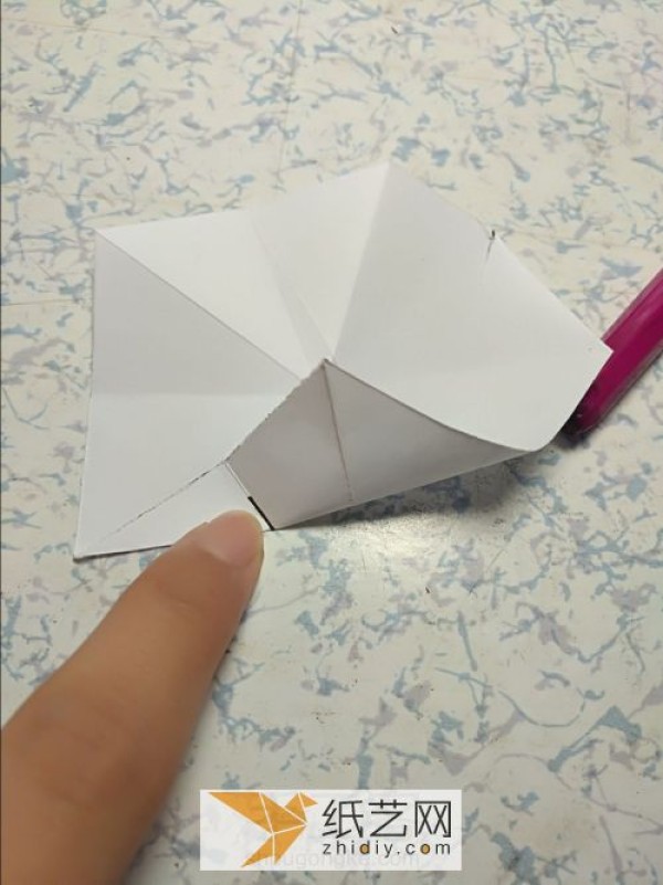 Tutorial on how to make beautiful origami carambola flowers for New Year origami