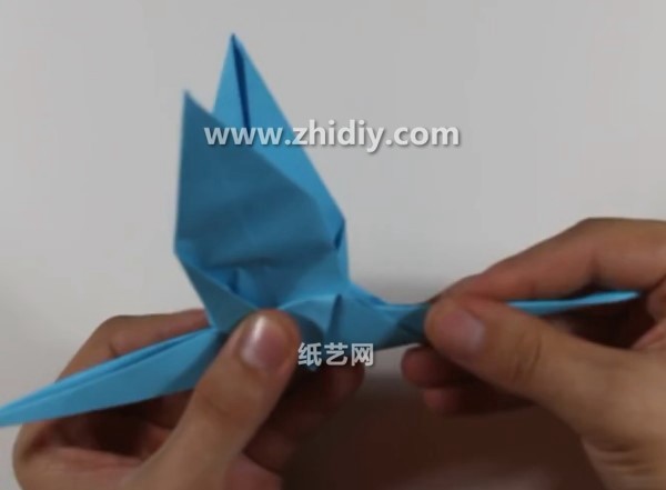 Three-dimensional origami dragonfly origami video tutorial