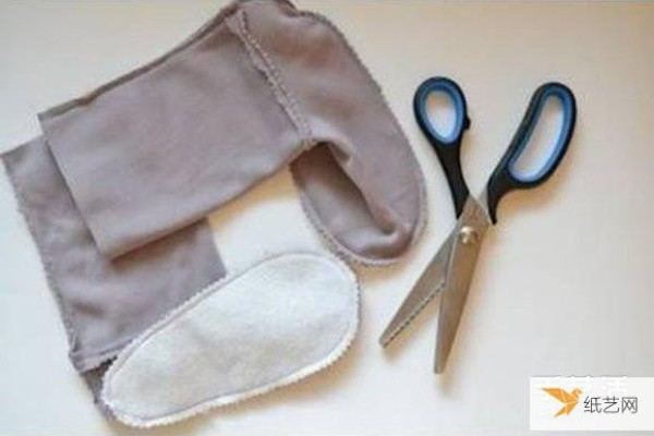 Handmade fabric tutorial—drawings of how to make baby boots