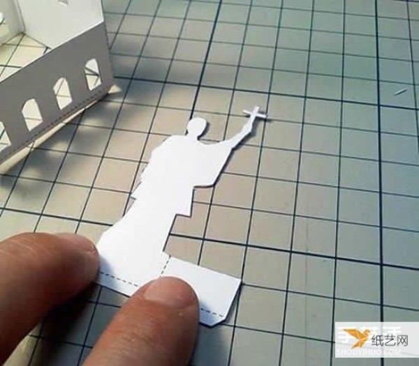 An illustration of how to make a very creative Christmas three-dimensional greeting card