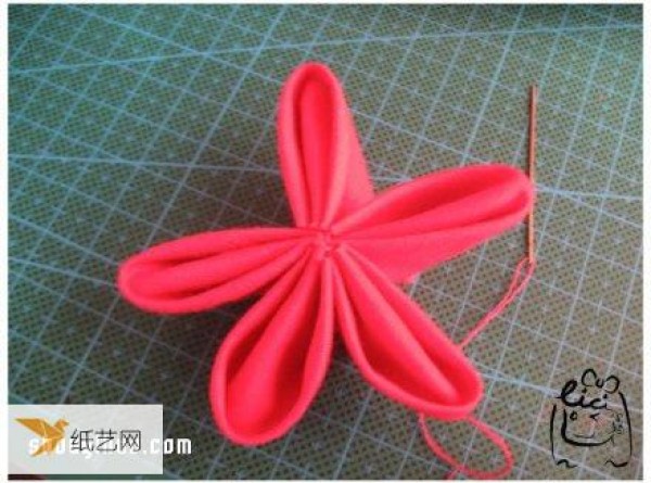 Illustrated tutorial on how to hand-make a personalized fabric cherry blossom brooch