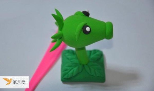 Detailed illustration of handcrafting Plants vs. Zombies Peashooter using ultra-light clay