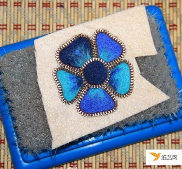 Illustrated steps of the wool felt flower that looks very cool and combines felt and zipper