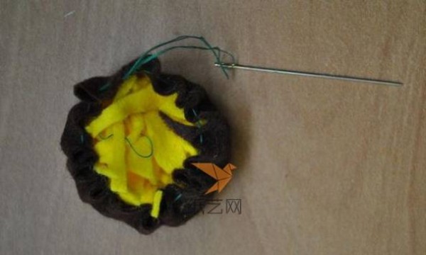 Sunflower DIY tutorial made from non-woven fabrics