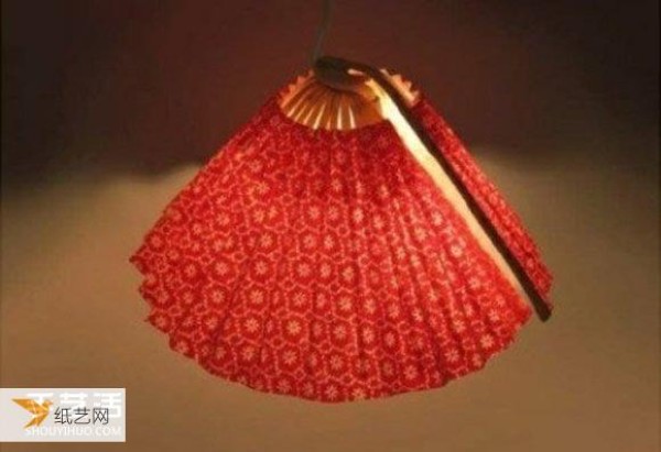 A very simple tutorial on how to use a folding fan to make a chandelier lampshade