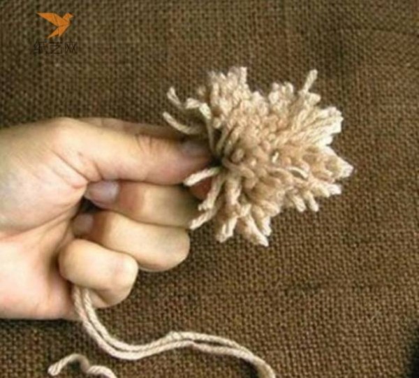 Tutorial on turning waste into treasure: transforming waste wool into a carpet made of small wool balls