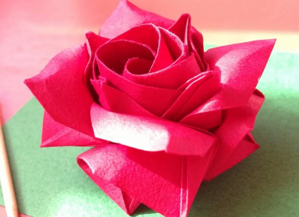 Three-dimensional origami rose handmade rose origami tutorial