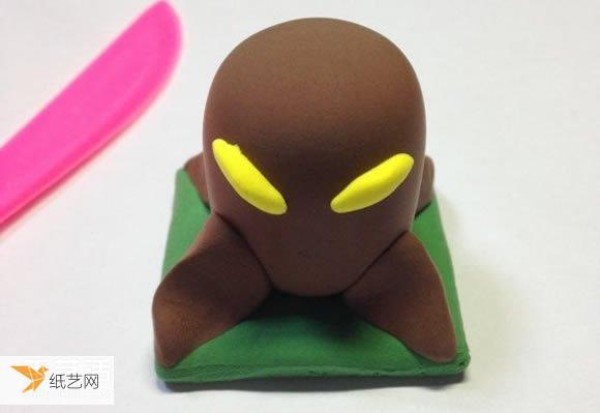 Illustration of how to hand-make the Torch Stump of Plants vs. Zombies using ultra-light clay