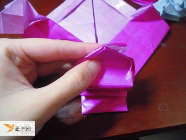 Very creative step-by-step illustration of Dielianhua heart origami