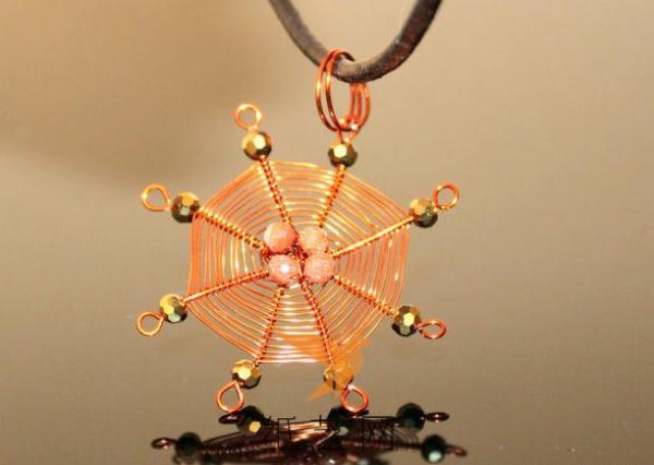 Tutorial on how to make a beautiful braided spider web necklace