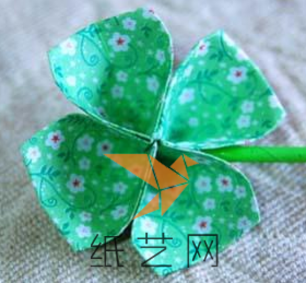 Simple 3D four-leaf clover origami tutorial