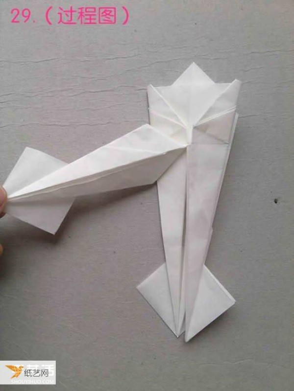 Detailed illustrated steps of using origami to fold a three-dimensional egret