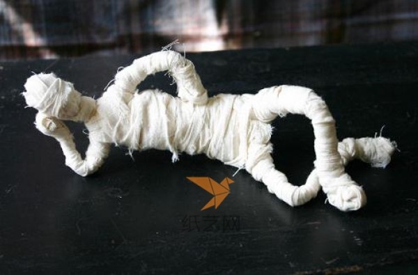 Fun Halloween Mummy Making Tutorial