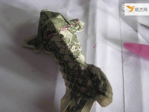 How to fold paper carp using dollars