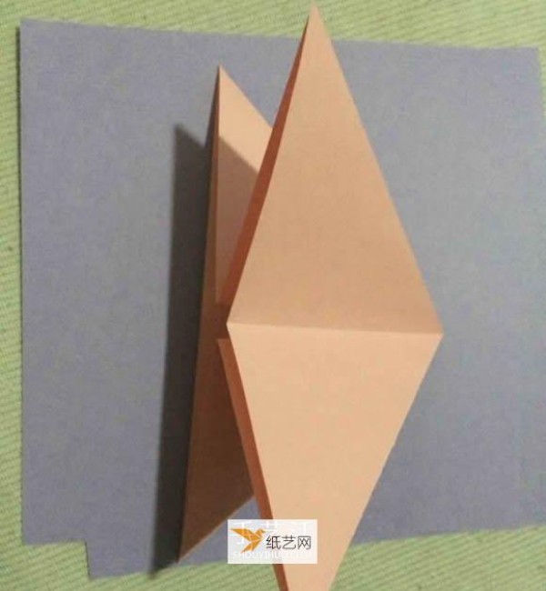 Three-dimensional paper rabbit that children can also make