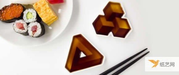 Use the dimensional space inside the small dish to design a layered soy sauce dish