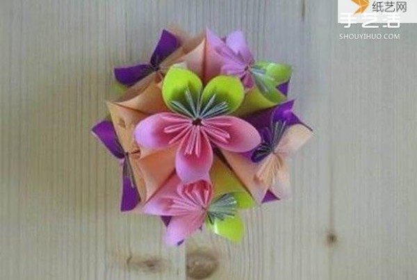 Illustration of how to fold a relatively simple and super beautiful origami flower ball