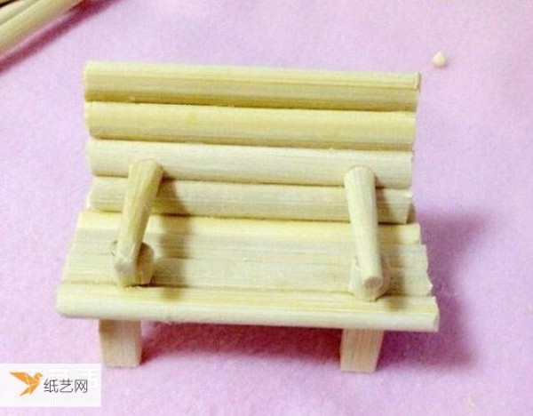 Illustration of how to collect disposable chopsticks to make a hand-made chair with armrests