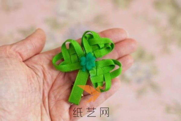 Tutorial on making beautiful clover hairpins as a New Year gift