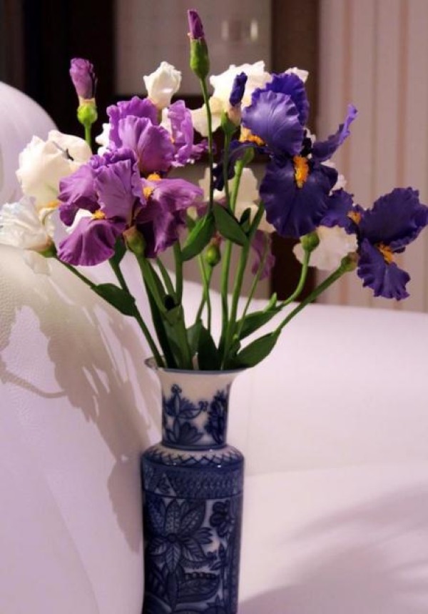 Teach you step by step how to make ultra-realistic iris flowers with ultra-light clay