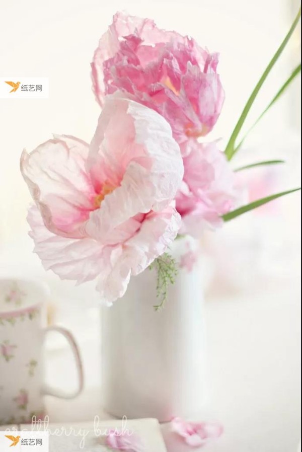 Tutorials on 2 super beautiful crepe paper peonies!