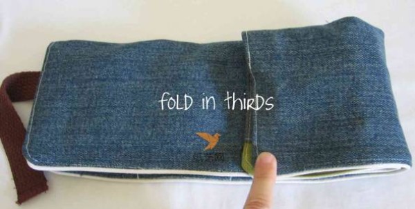 Exquisite handmade fabric storage bag. Use old items to transform jeans into storage bags.