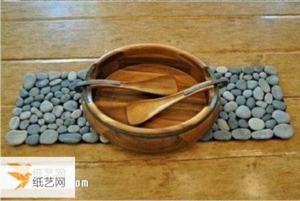 Add a rustic touch to your home with a rug or table mat using pebbles