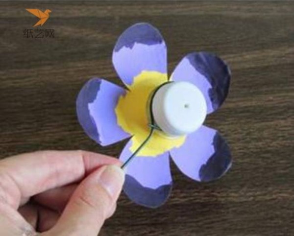 Tutorial on turning waste into treasure Tutorial on how to make beautiful flowers by turning waste plastic bottles into flowers