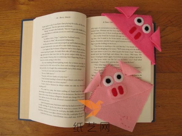 Cute non-woven piggy bookmark making tutorial