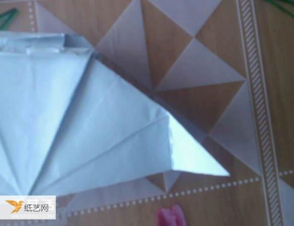 Step-by-step illustration of how to use origami to fold a cute grand piano