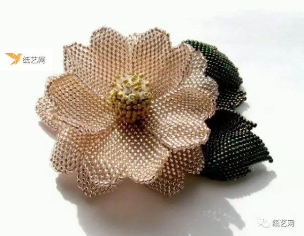 Super simple beaded brooch tutorial that you can make yourself