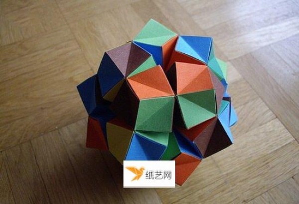 Illustration of the specific steps of folding beautiful paper balls