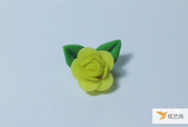 Illustration of how to use ultra-light clay to make beautiful personalized roses