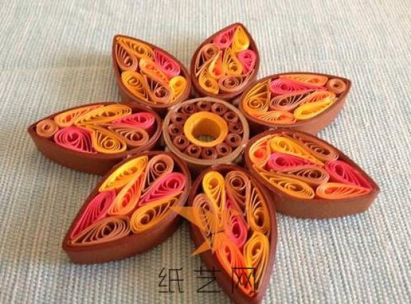 Tutorial on making beautiful quilled flower necklace