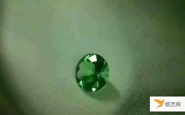 The complete method and steps of grinding green diamonds using beer bottles