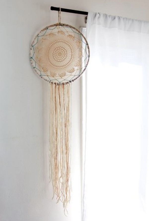 A simple dream catcher making tutorial (the middle is a ready-made woven mat)