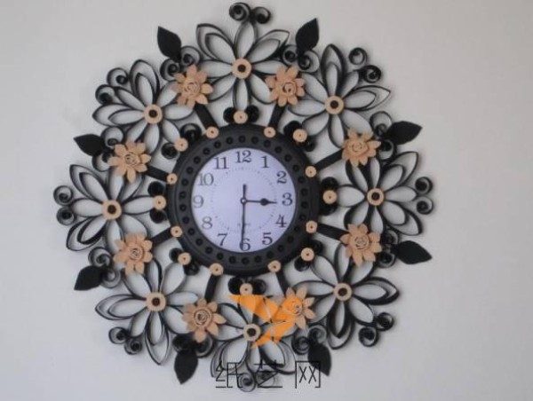 Tutorial on using waste toilet paper tubes to make a beautiful hanging watch decoration