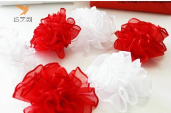 Fabric tutorial: beautiful flowers stacked with chiffon gauze ribbons