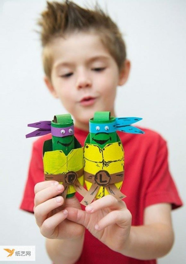 The amazing Teenage Mutant Ninja Turtles were born. The process of making Teenage Mutant Ninja Turtle dolls using paper rolls.