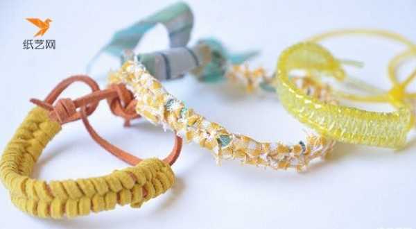 Illustrated tutorial on how to make simple and beautiful hand-knitted thin bracelets